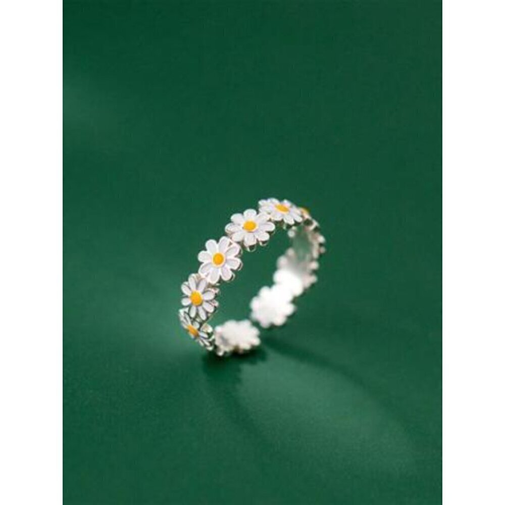 Daisy Ring Cute And Fresh Floral Style White Gold Flower Hand Jewelry for Women